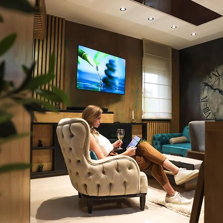 Design Apartment Platinium Spa Lux 5 Star "Havana" Completely Private Wellness & Spa Free Included Sauna & Jacuzzi & Salt Wall & Fire Place & 3D Ceilings & Business Wifi & Netflix & Keyless Code Entry & Full Smart App & Secure 2 Parking Place Ćuprija Eksteriør bilde